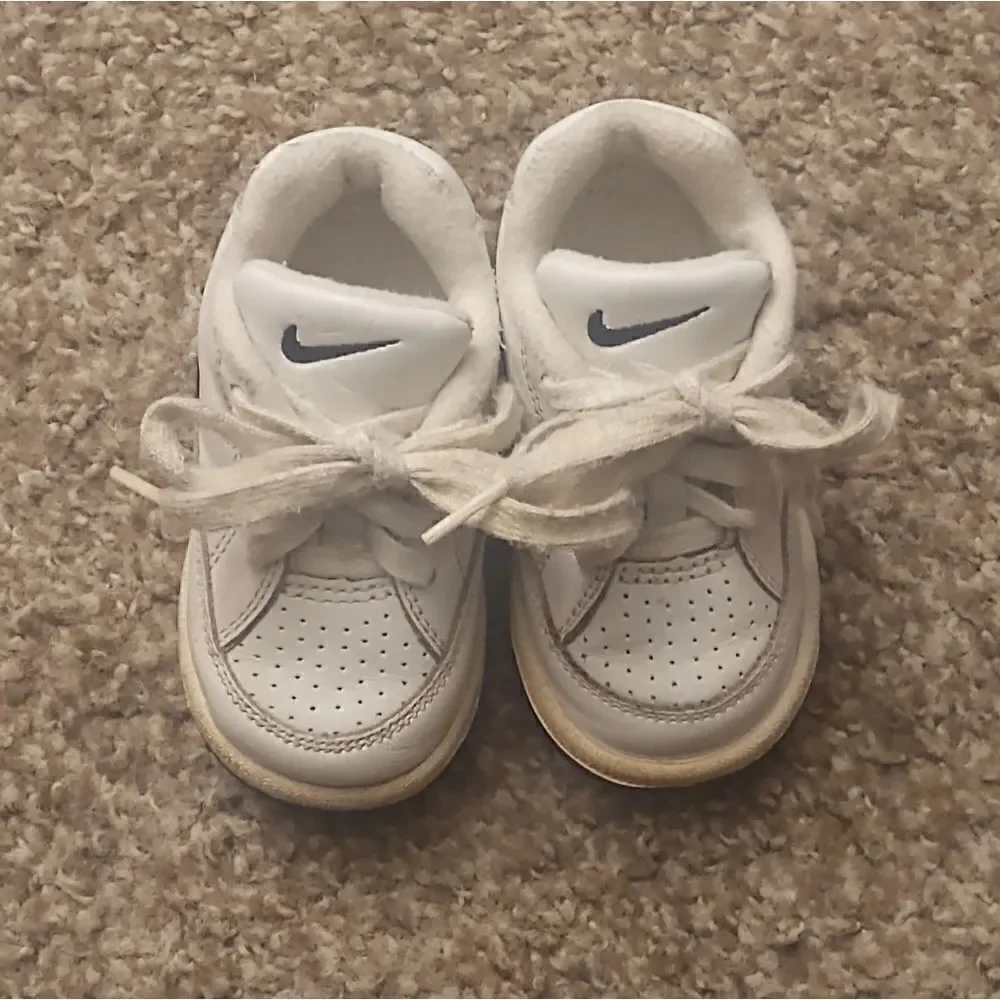Nike Vintage Toddler Sneakers Size 4c, PRE-OWNED White Navy Blue